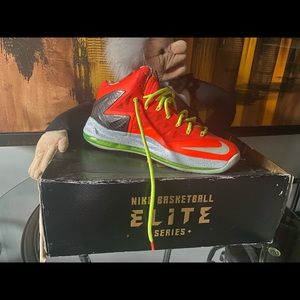 Lebron XP’s elite retro